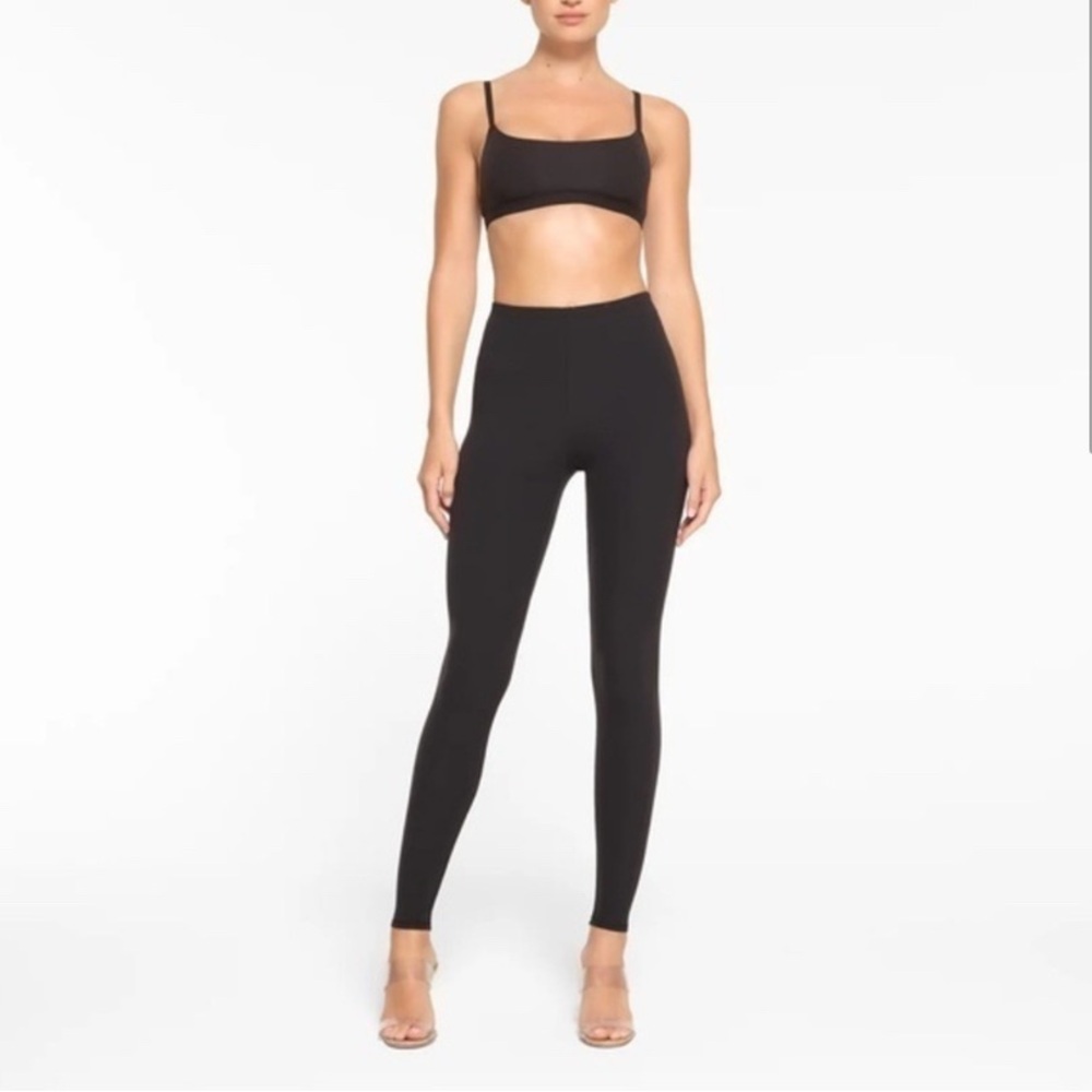 SKIMS Buttery Soft Fits Everybody Black Leggings - Picture 2 of 11